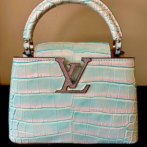 🦄🦄NWT Louis Vuitton 2022 Capucines Mini in Bleu Rose w/Swarovski Crystals Logo